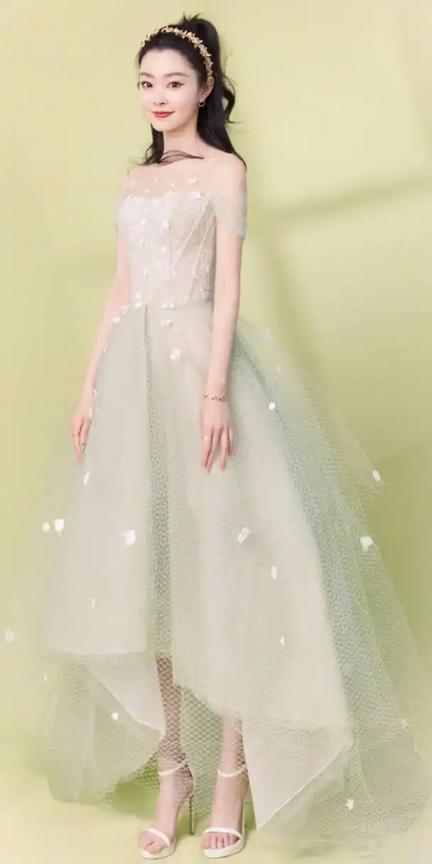 宋轶轻盈纱裙柔美写真壁纸