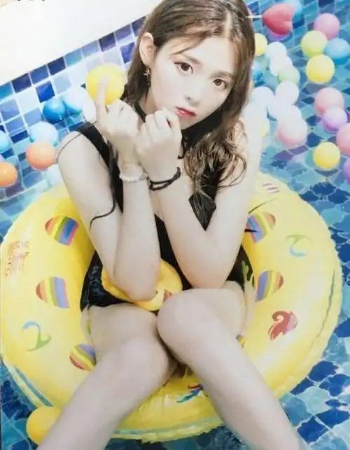 杨超越早期泳装写真流出宅男看了流鼻血网友尺度刚好