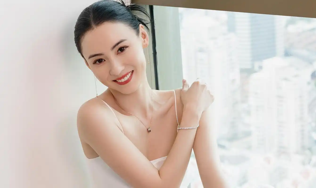 港媒称张柏芝已秘密领证,三胎生父终于曝光,是谢霆锋父亲的好友