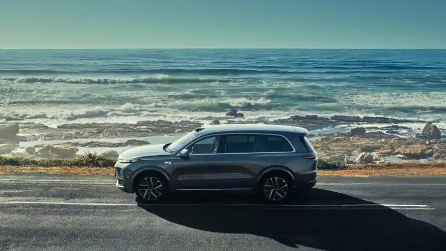 此外,理想汽车的家庭智能旗舰五座 suv—— 理想 l7,将于 2023 年一