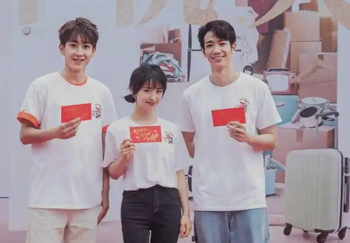 来袭,男女主cp感满满, 光看剧照就被甜到啦_沈月_刘以豪_代云帆