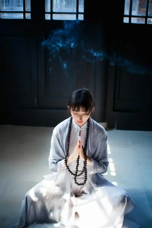 眼窝里的那汪水泽