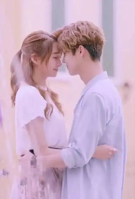 鹿晗关晓彤低调秀恩爱,两人的情侣头像真甜,连简介都隔空对应