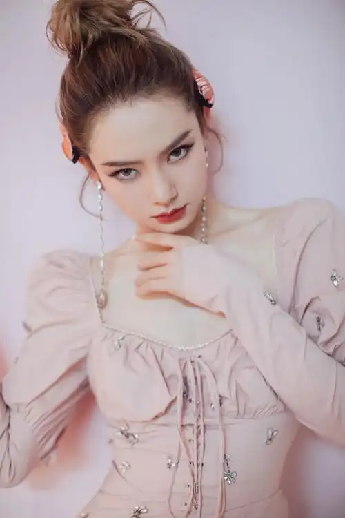 戚薇粉色甜美浪漫写真图片58