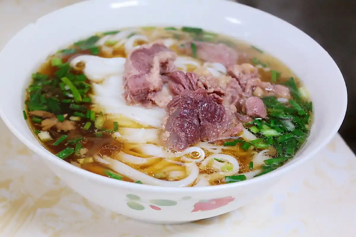 湖南哪个城市的米粉最好吃?长沙并不是无辣不欢,小清新原汤粉!