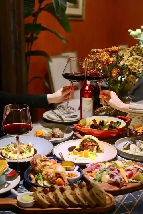 集轻奢西餐,创意菜,鲜花一体,享受极致的浪漫