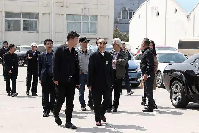 "种下一棵树拯救母亲河"到问苗农业科技有限公司考