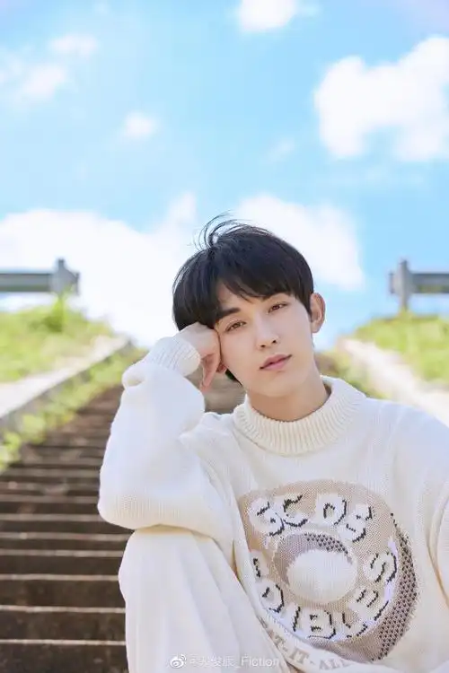 郭俊辰新剧花戎正式杀青啦～ 古装造型英俊秀气……__财经头条