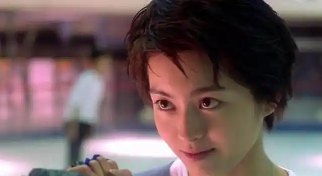 21年前,郑伊健和梁咏琪恋爱惹怒大佬,随后"蛋糕门"轰动香港