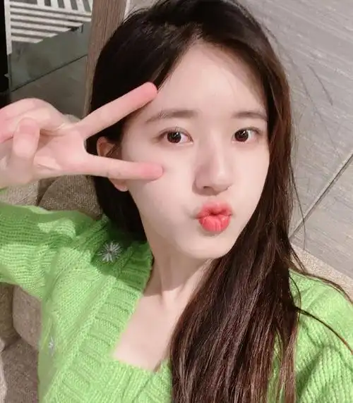 当红花旦赵露思写真特辑:俏丽可爱,清新靓丽