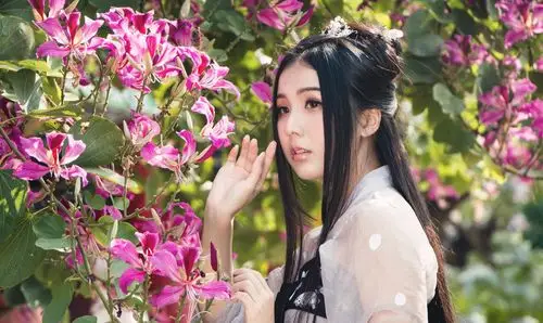 薄纱披肩的古装少女唯美写真