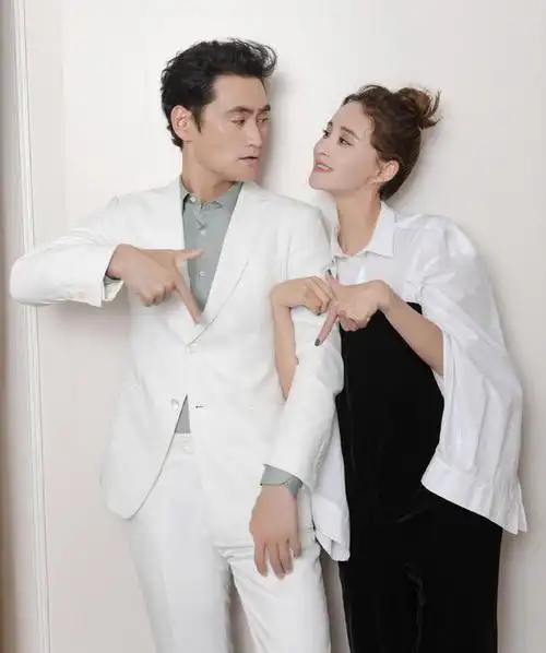 张歆艺袁弘晒七周年恩爱照,网友:这才是真正的夫妻相!