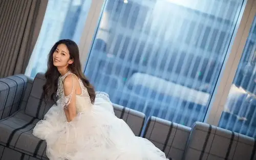 颖儿性感白裙写真桌面壁纸