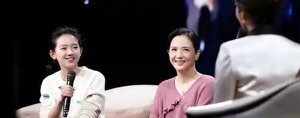 演员陶慧敏,嫁初恋老公恩爱几十年,婚后生一女一家三口幸福甜蜜