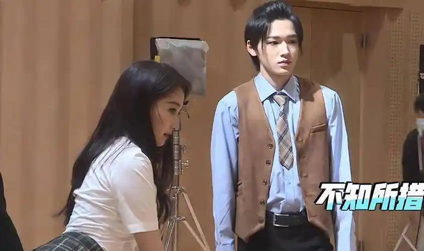 关晓彤宋亚轩跳舞花絮曝光被强制要求贴近身体这身材真实吗