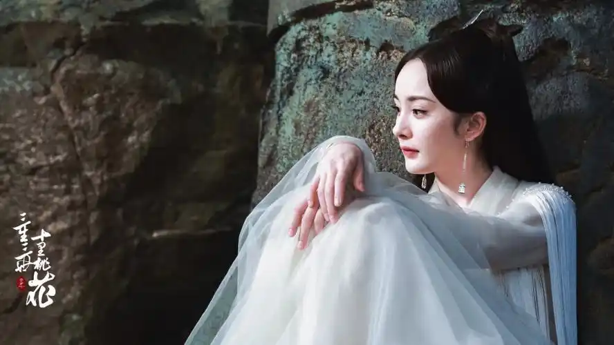 《三生三世十里桃花》白浅/司音·杨幂 图源微博:rosegun_丁程鑫