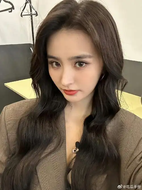 金子涵卷发自拍##金子涵卷发自拍照