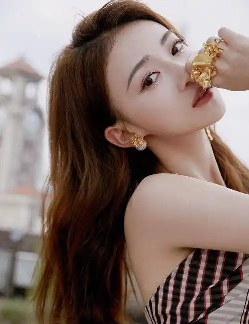 原创新晋女星吴谨言感情路坎坷交了多个男友皆是渣男还曾被家暴