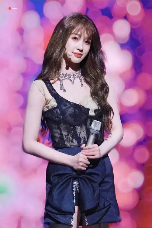 虞书欣超话7715#虞书欣月光变奏曲#201016·抖音奇妙夜0990