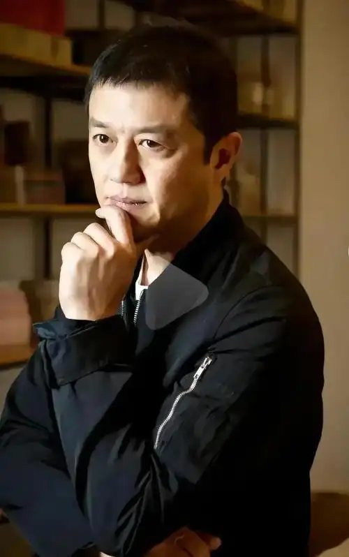 李亚鹏在直播间痛哭说自己吃一个月外卖了