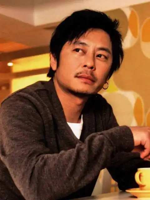 英国18岁女孩喝了陌生人的酒后瘫痪,我国男歌手也曾有过同样遭遇_王杰