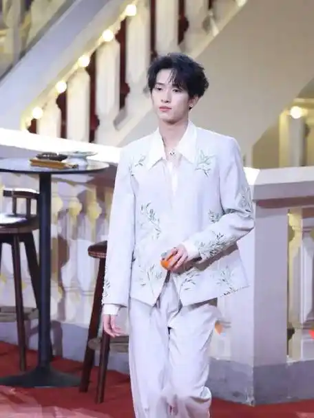 gq红毯##严浩翔新中式穿搭##时代少年团中式刺绣西装