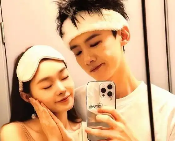 巴黎蜜月父母陪同,宋轶模仿男友笑得合不拢嘴