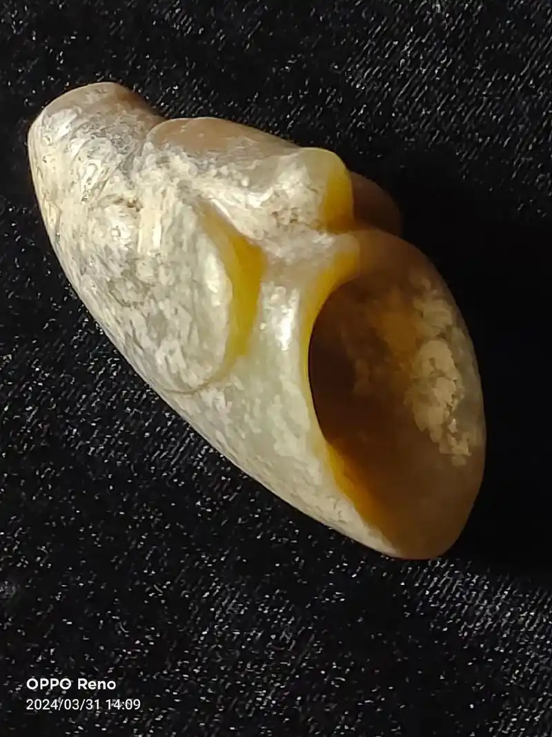 惜芳居古玉器收藏/红山文化玉龙首.孔道为弯曲的喇叭状,精修, - 抖音