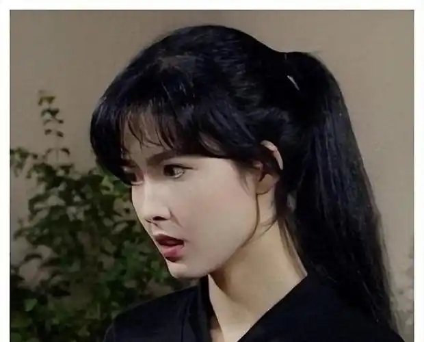 周慧敏,被誉为"玉女掌门人",无疑是上世纪90年代最美的女星.