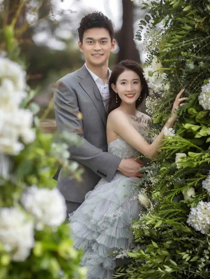 今天,游泳运动员孙杨官宣与前中国艺术体操队员张豆豆结婚.