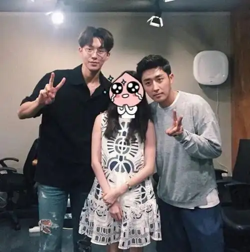 南柱赫 新闻拥有188身高的南柱赫,除了大长腿之外还拥有帅气的优越