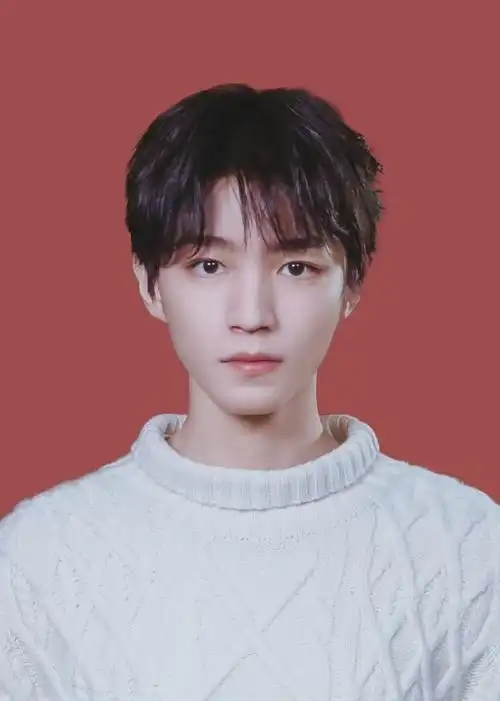 内娱男明星的证件照#那一定不能错过王俊凯的证件照,五官端正,澜乔