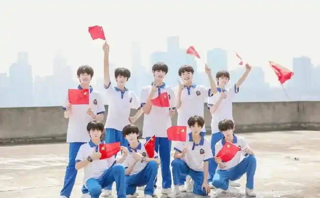 tf家族三代国庆合照