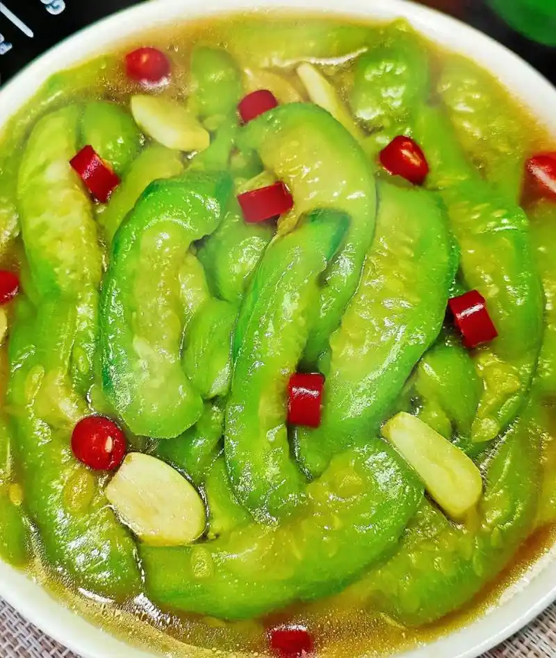 简单好做,嫩滑可口又下饭的素炒丝瓜,一起做起来吧!