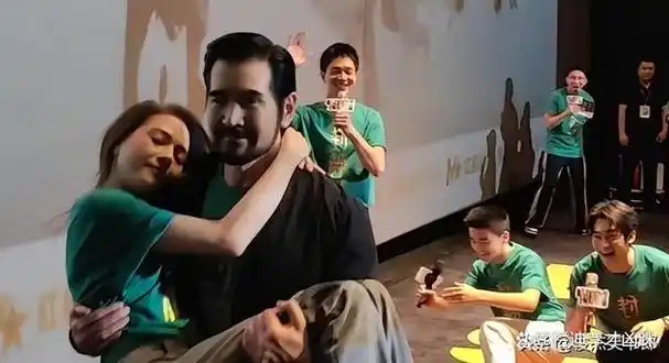 最后再放一下正面教材:大胖橘陈建斌抱起嬛嬛健步如飞.