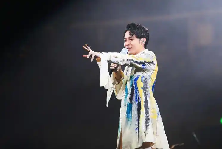 吴青峰《寂寞的时候》mv上线 巡演"太空备忘记2020"台北小巨蛋梦幻回