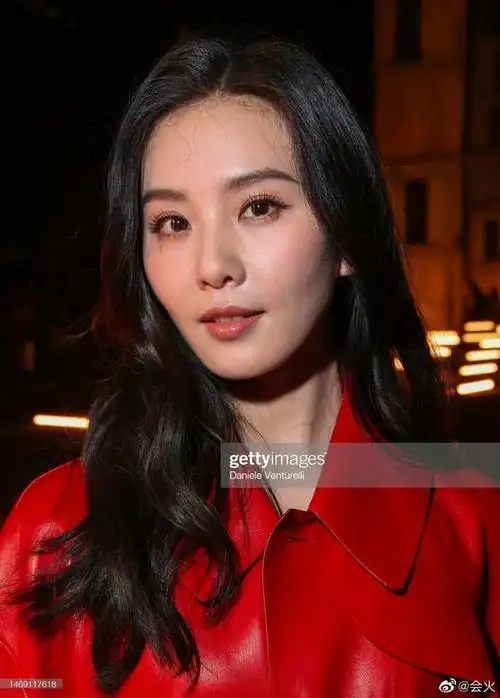 刘诗诗米兰时装周外网生图曝光