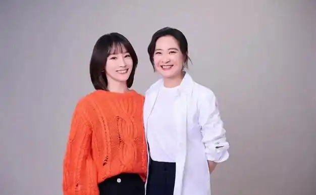 吴京老婆谢楠情人节晒和贾玲的合影,两位美女状态超好,都很美!