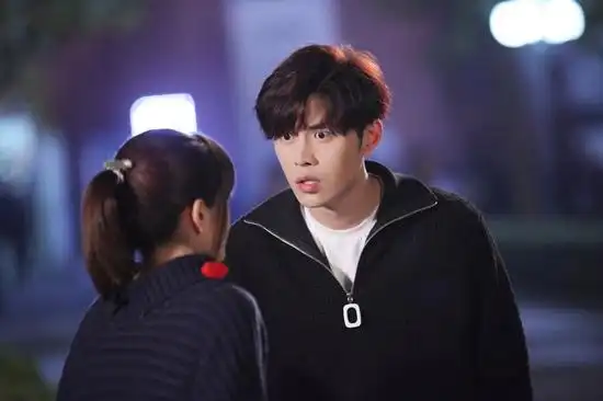 朱凌锋,李南联合执导的校园奇幻爱情剧《我的冰冻男友》正在北京热拍