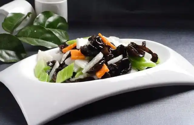 山药炒木耳,口感清甜爽脆,颜色黑白分明,全靠学了这一招!