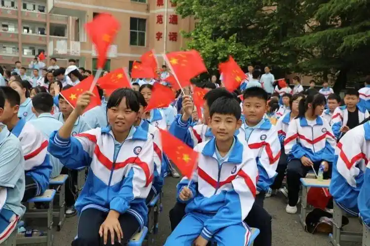 开阳二中第三届体育文化艺术节举行_发展_青春_李必