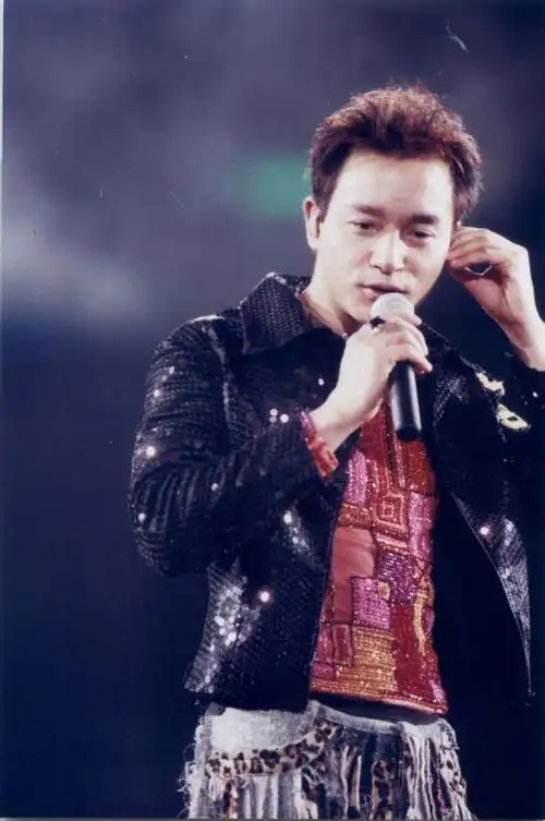 张国荣跨越演唱会