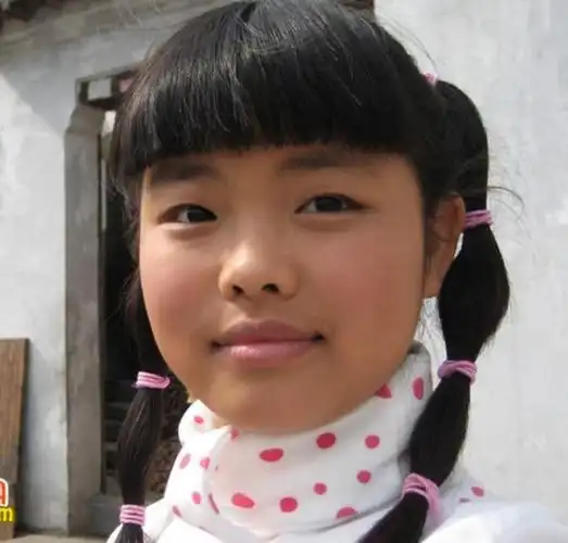 王莎莎靠莫小贝走红被嫌丑长大后即便演小配角也不整容