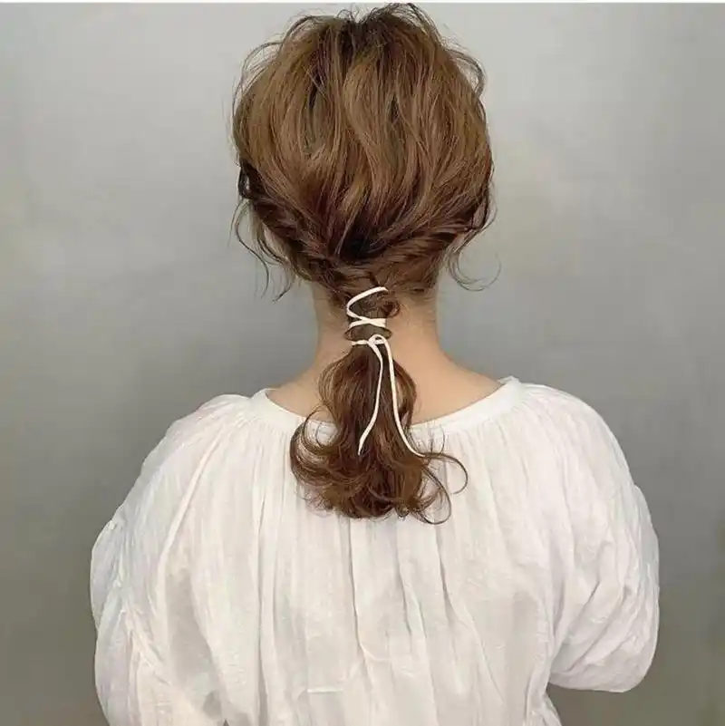 简单半扎半散发型步骤是怎样的?