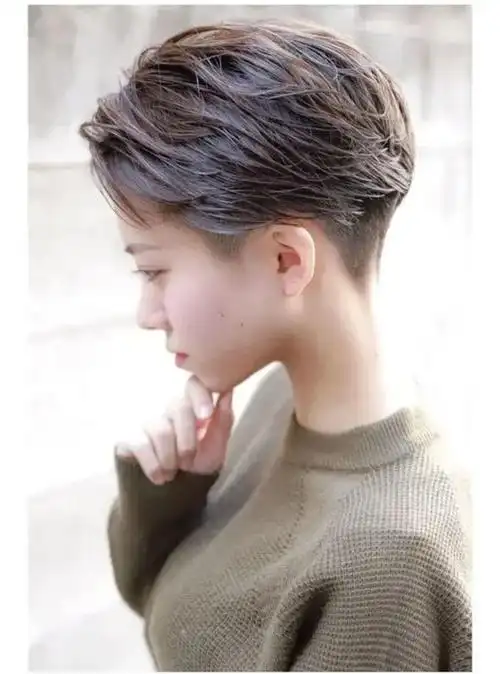 为什么同一个美女会因为有点男式短发就get不到了呢?