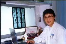 做了多年神经外科医生后,凌锋深深感到,仅仅作个技术高超的手术大夫