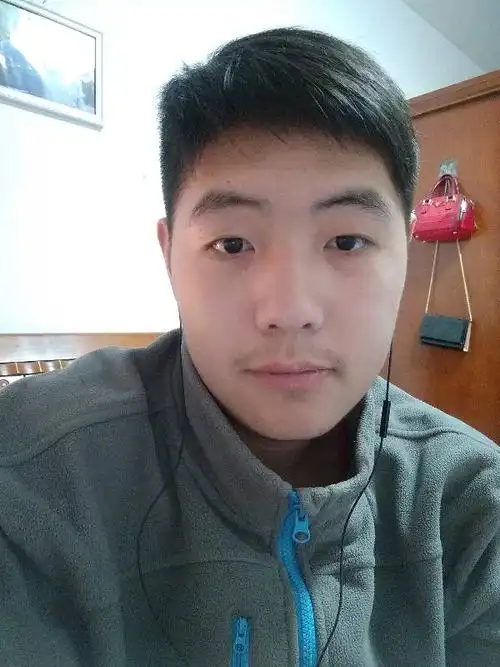 男生鹅蛋脸该留什么发型好看