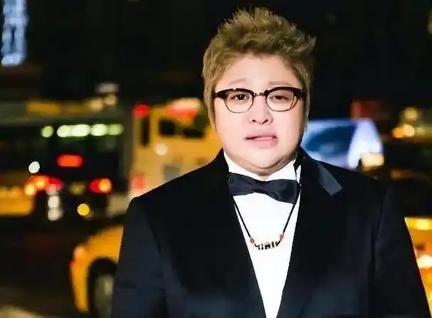 说起韩红,大家对于她的《天亮了》比较熟悉.