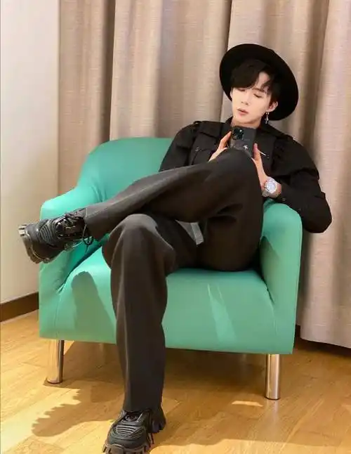 刘宇宁腿长居然有113!