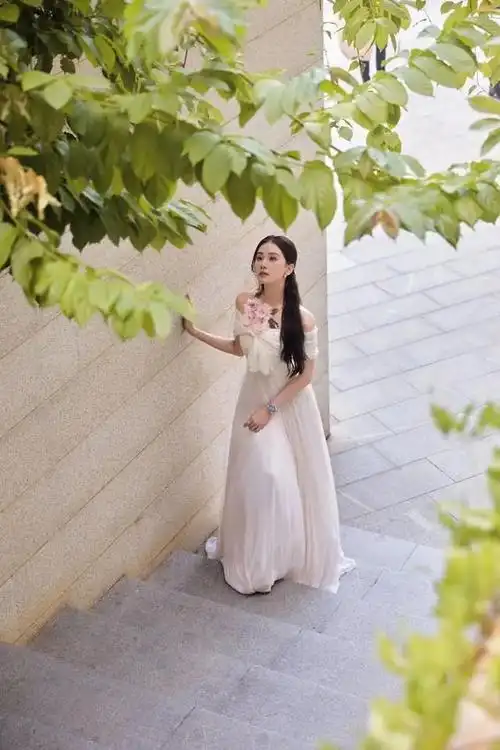 刘诗诗清丽白裙活动写真曝光!优雅的她如仙女般令人陶醉!